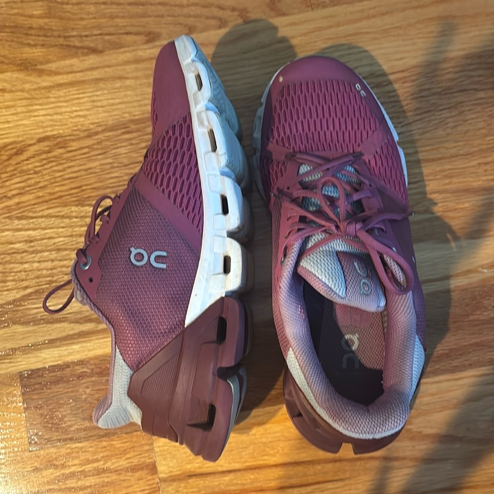 7.5 Pink On Cloud Sneakers